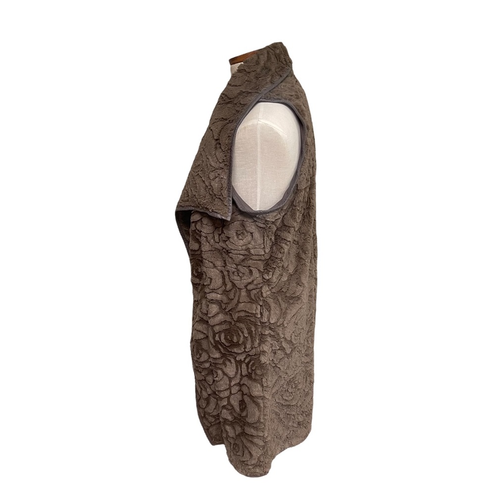 Altar'd State Sleevless Long Vest - Picture 4 of 11